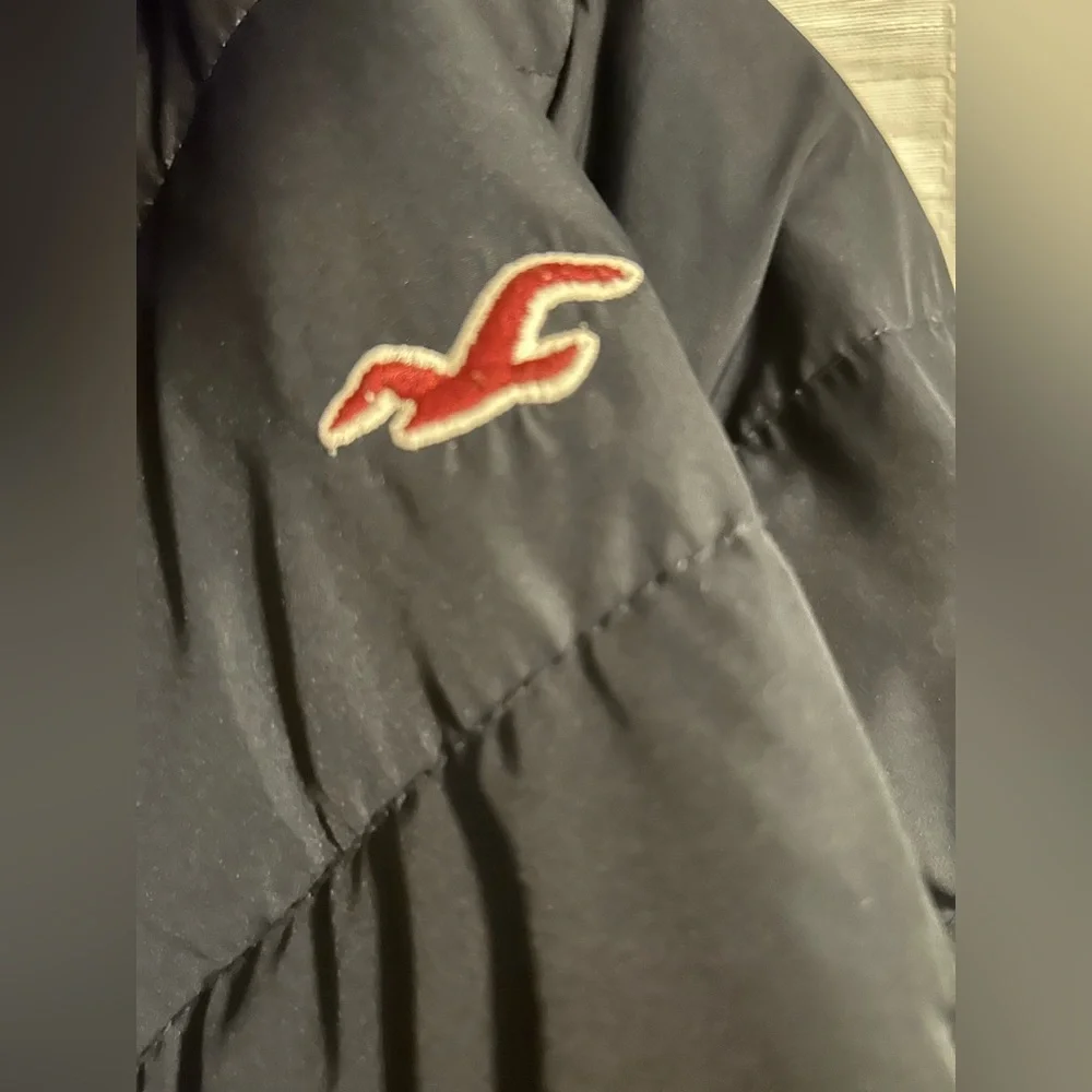 navy blue hollister puffer jacket - Picture 3 of 3